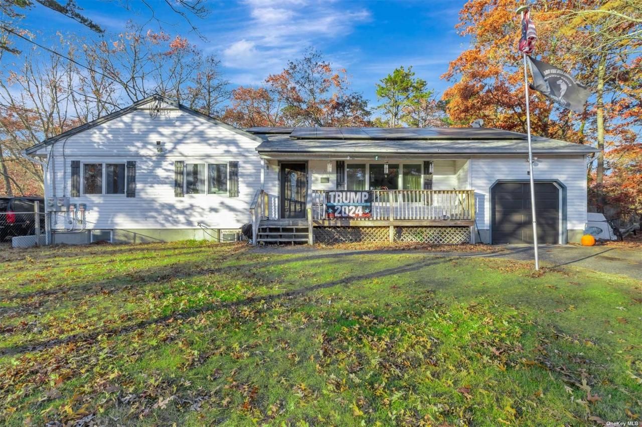 25 Sweetbriar Drive, Mastic, NY 11950 Main Photo