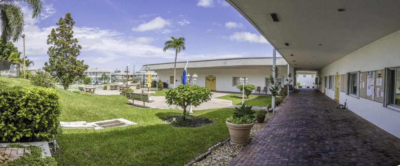 3040 Lake Osborne Drive, Unit 106, Lake Worth Beach, FL 33461 Photo