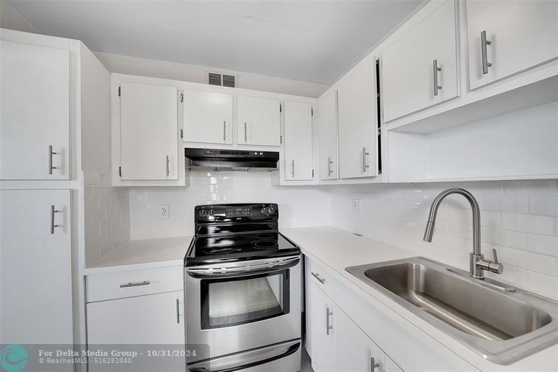 2555 NE 11th Street, Unit 806, Fort Lauderdale, FL 33304 Photo