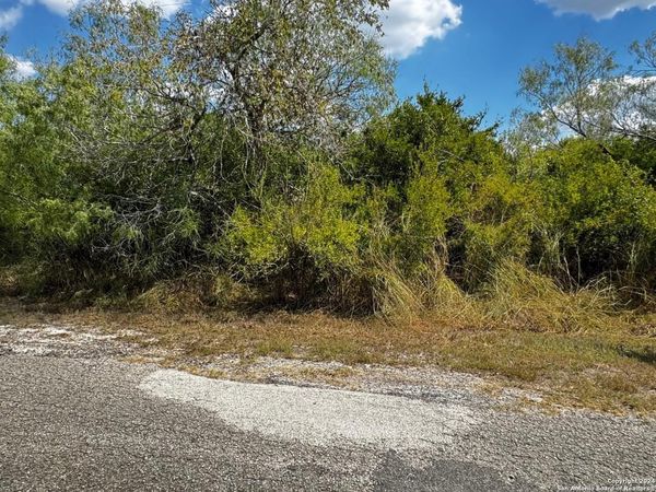 112 Clearview Cir., Sandia, TX 78383