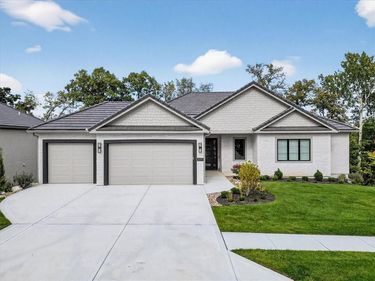 8170 Westlake Drive, Parkville, MO 64152
