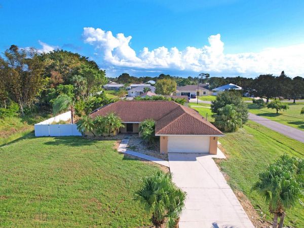 1991 SE Aires Lane, Port St. Lucie, FL 34984