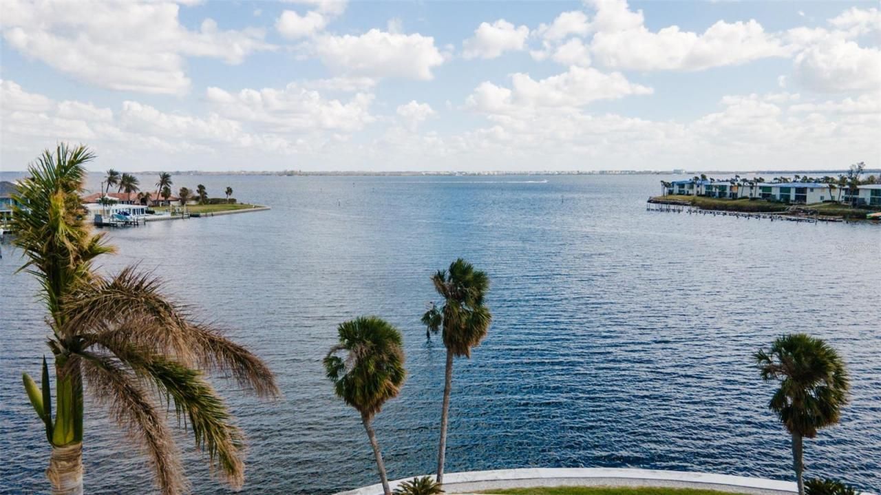 543 Key Royale Drive, Holmes Beach, FL 34217 Photo