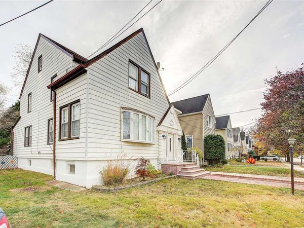 21 Fremont Road, Valley Stream, NY 11581