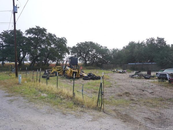 47 VIEWPOINT DR, Poteet, TX 78065