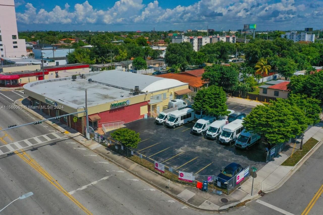 721 NW 21st Ct, Miami, FL 33125 Photo