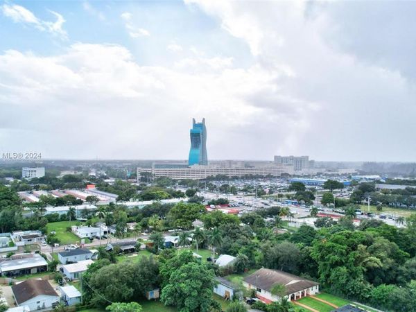 4381 SW 51st St, Dania Beach, FL 33314