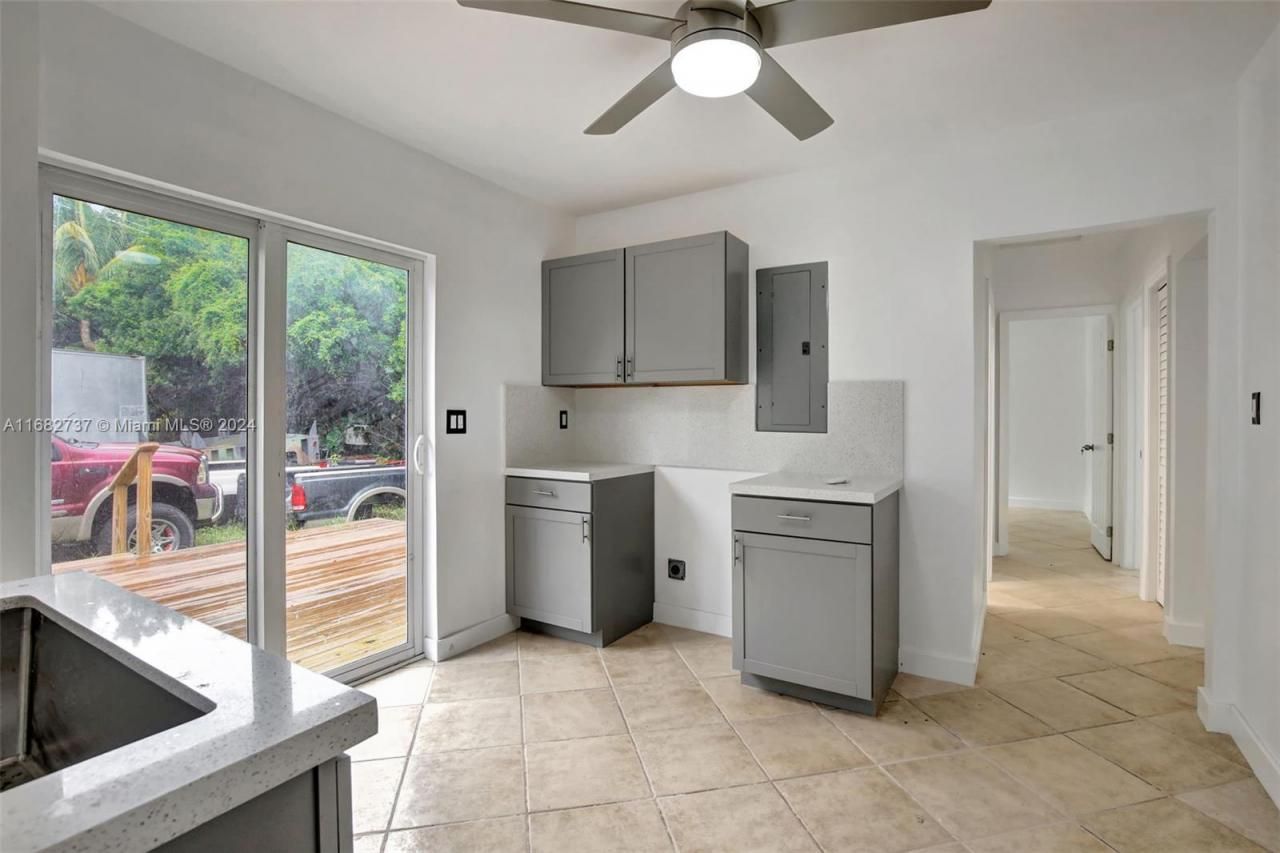 4381 SW 51st St, Dania Beach, FL 33314 Photo