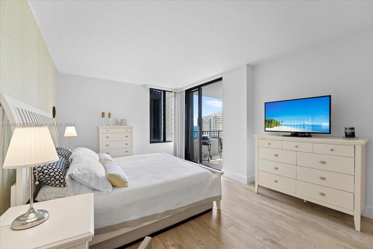 520 Brickell Key Dr, Unit A1513, Miami, FL 33131 Photo