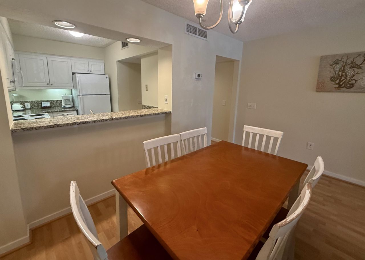 410 Melrose Pl. Photo 15