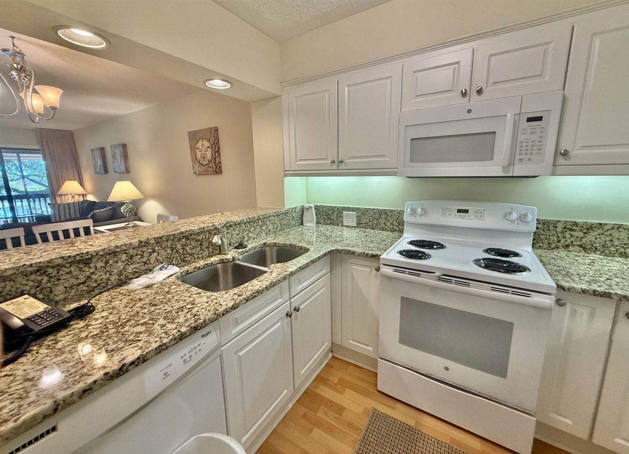 410 Melrose Pl. Photo 17