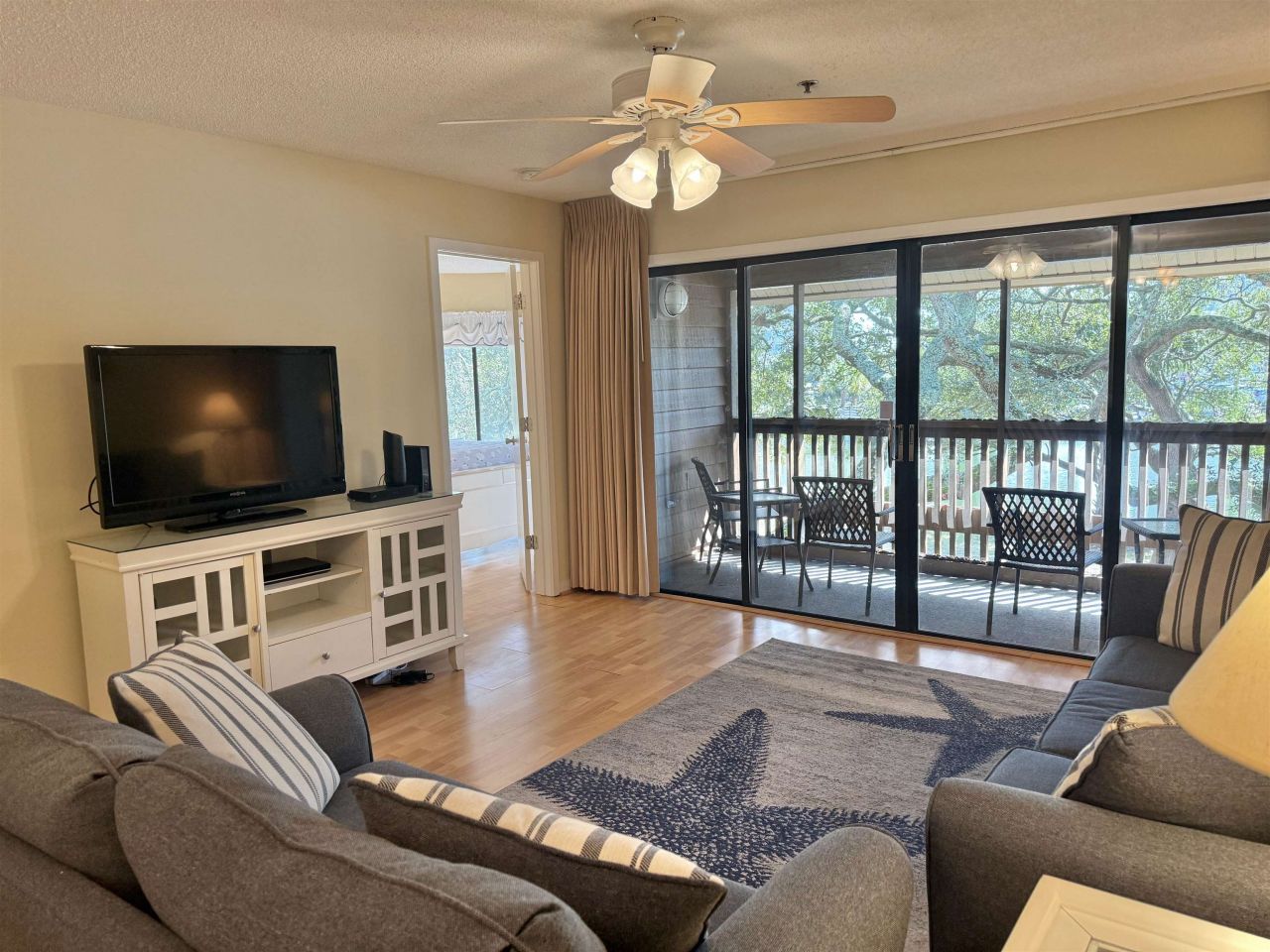 410 Melrose Pl. Photo 22