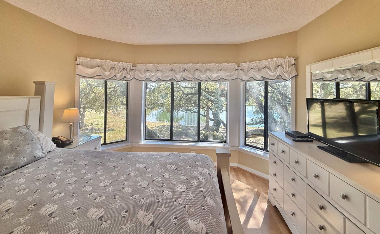 410 Melrose Pl. Photo 26