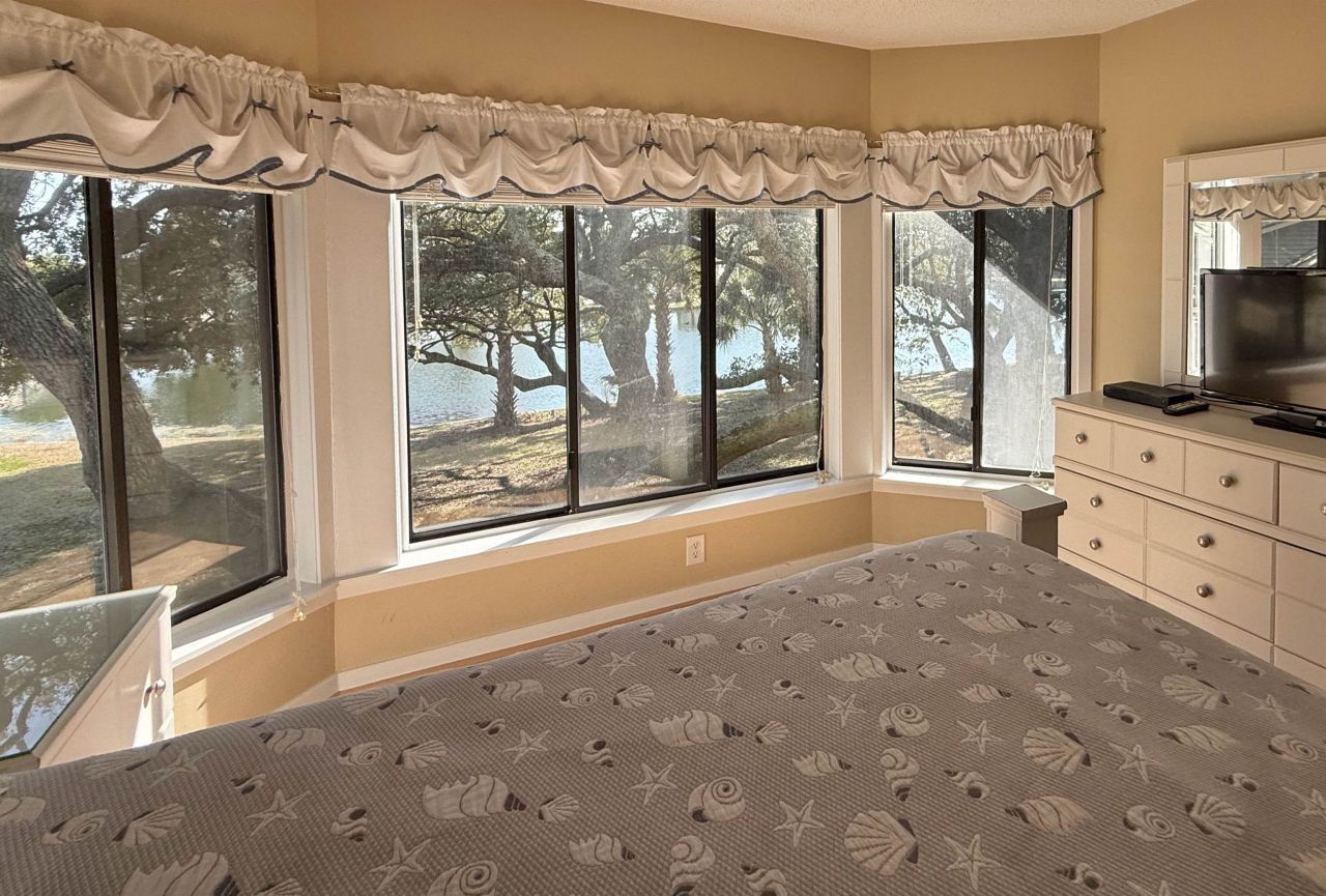 410 Melrose Pl. Photo 28