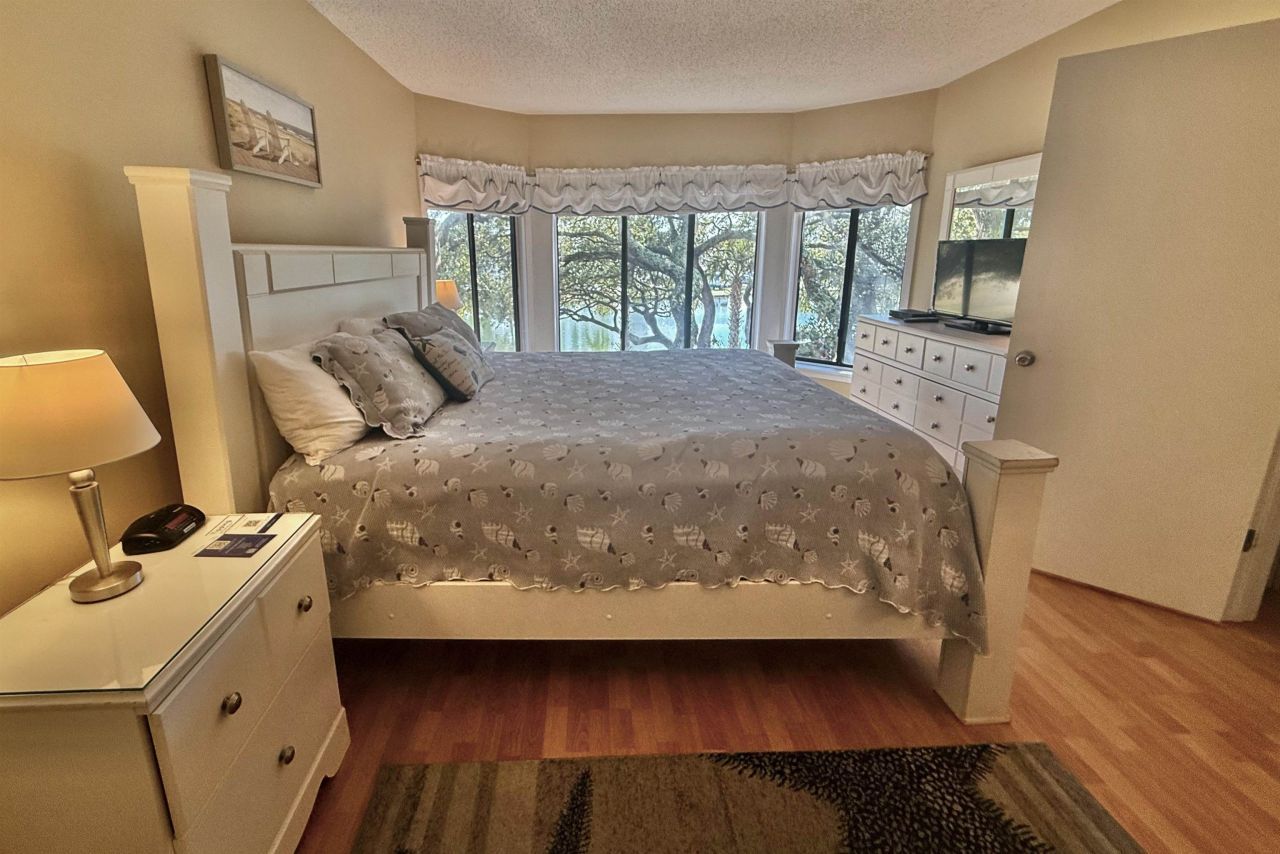 410 Melrose Pl. Photo 35