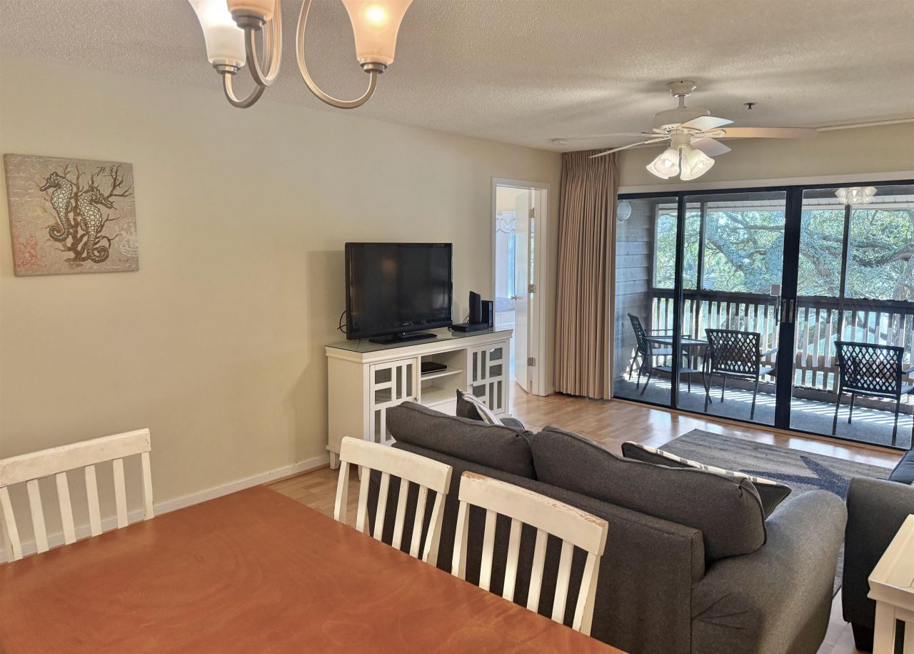 410 Melrose Pl. Photo 4