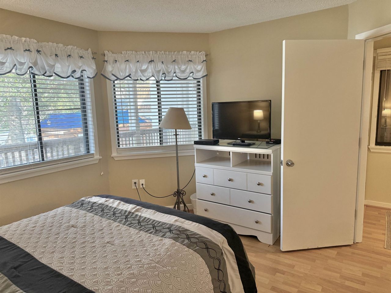 410 Melrose Pl. Photo 46