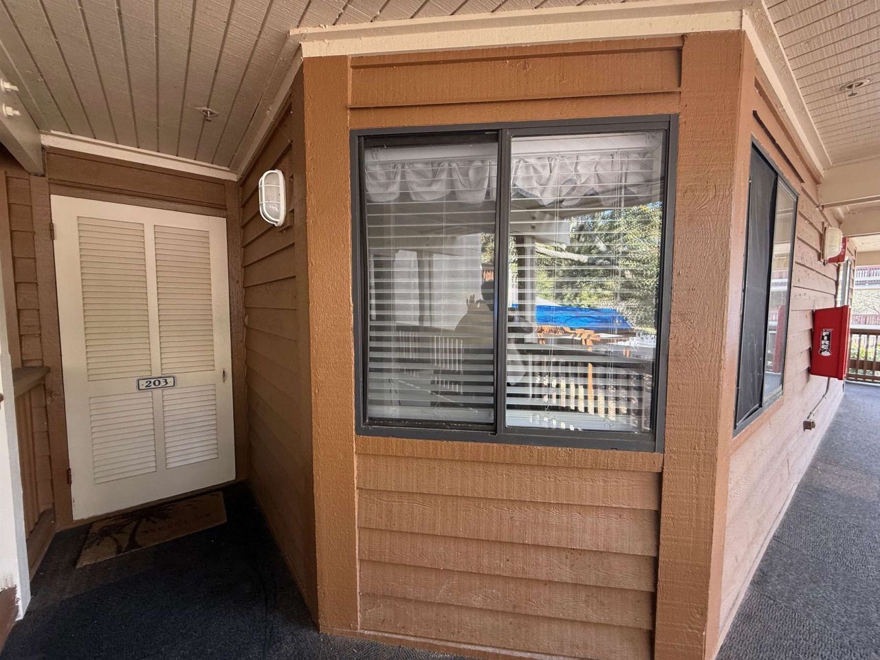 410 Melrose Pl. Photo 47