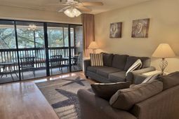 410 Melrose Pl. photo 4