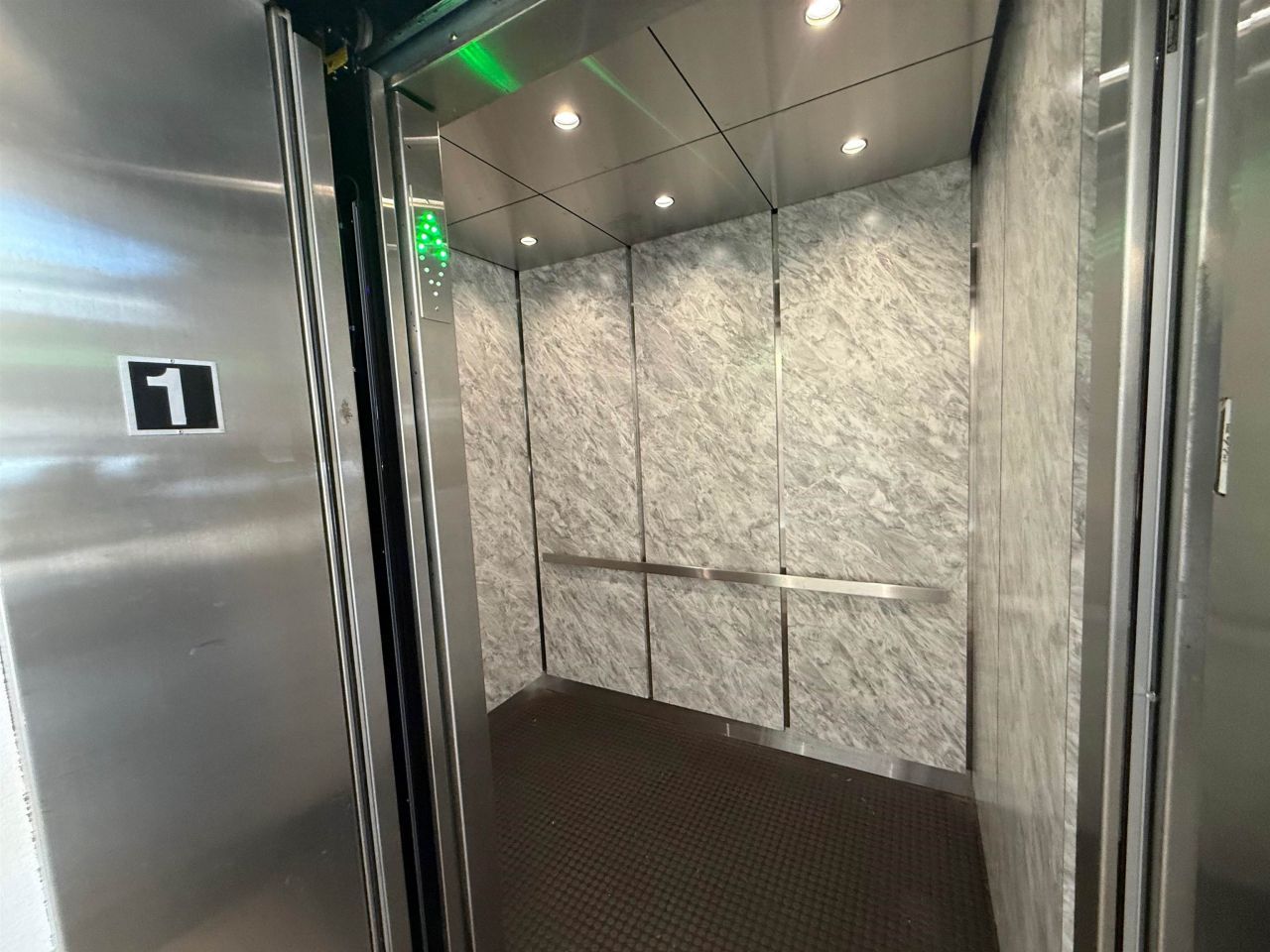 410 Melrose Pl. Photo 51