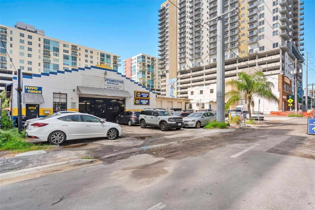 1121 E Twiggs Street, Tampa, FL 33602 Photo