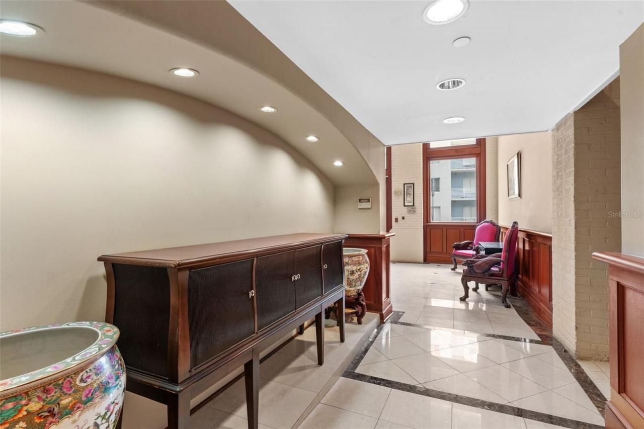 1121 E Twiggs Street, Tampa, FL 33602 Photo