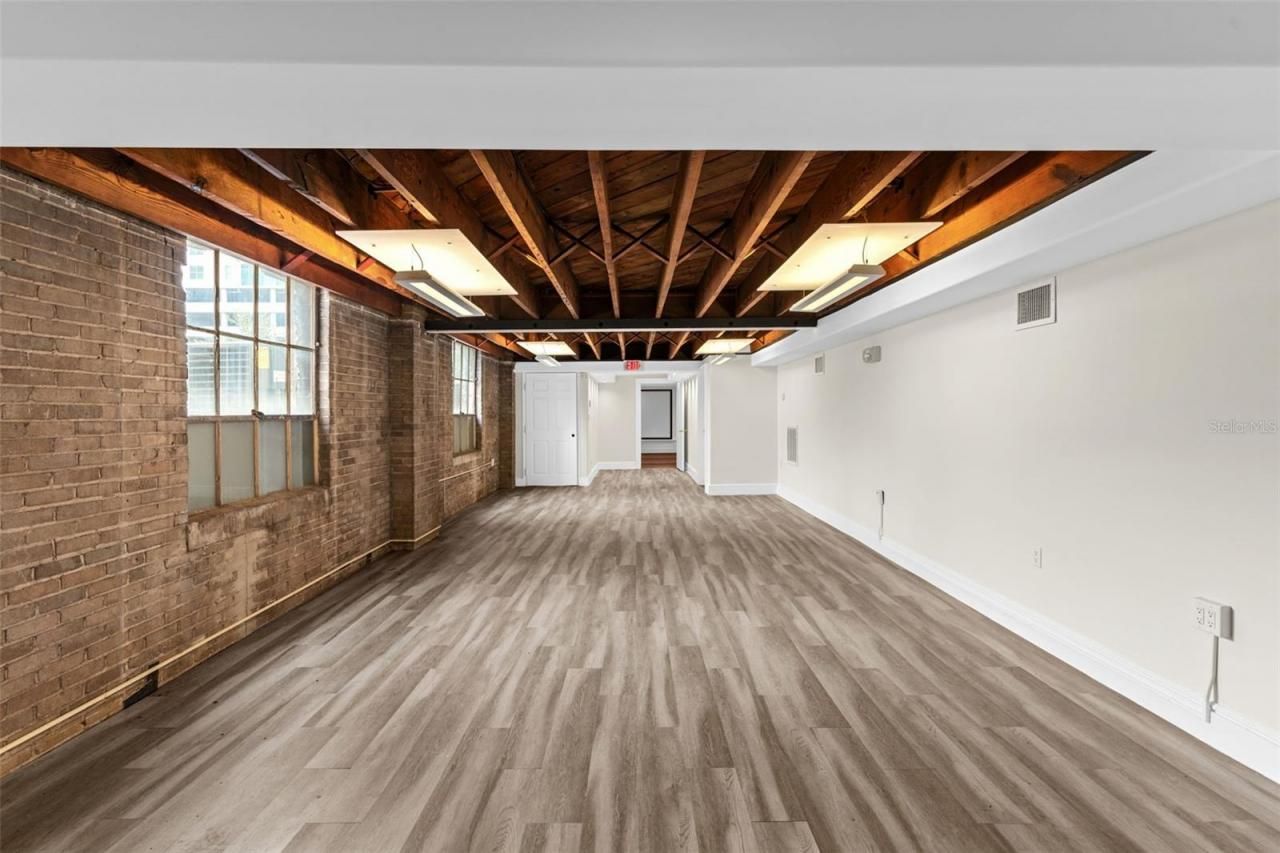 1121 E Twiggs Street, Tampa, FL 33602 Photo