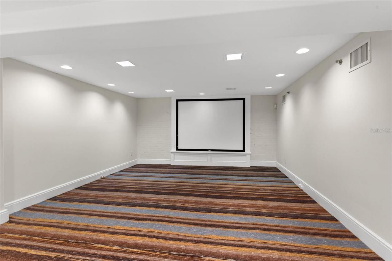 1121 E Twiggs Street, Tampa, FL 33602 Photo