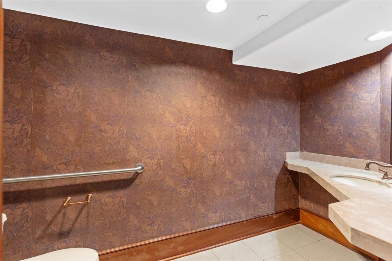 1121 E Twiggs Street, Tampa, FL 33602 Photo