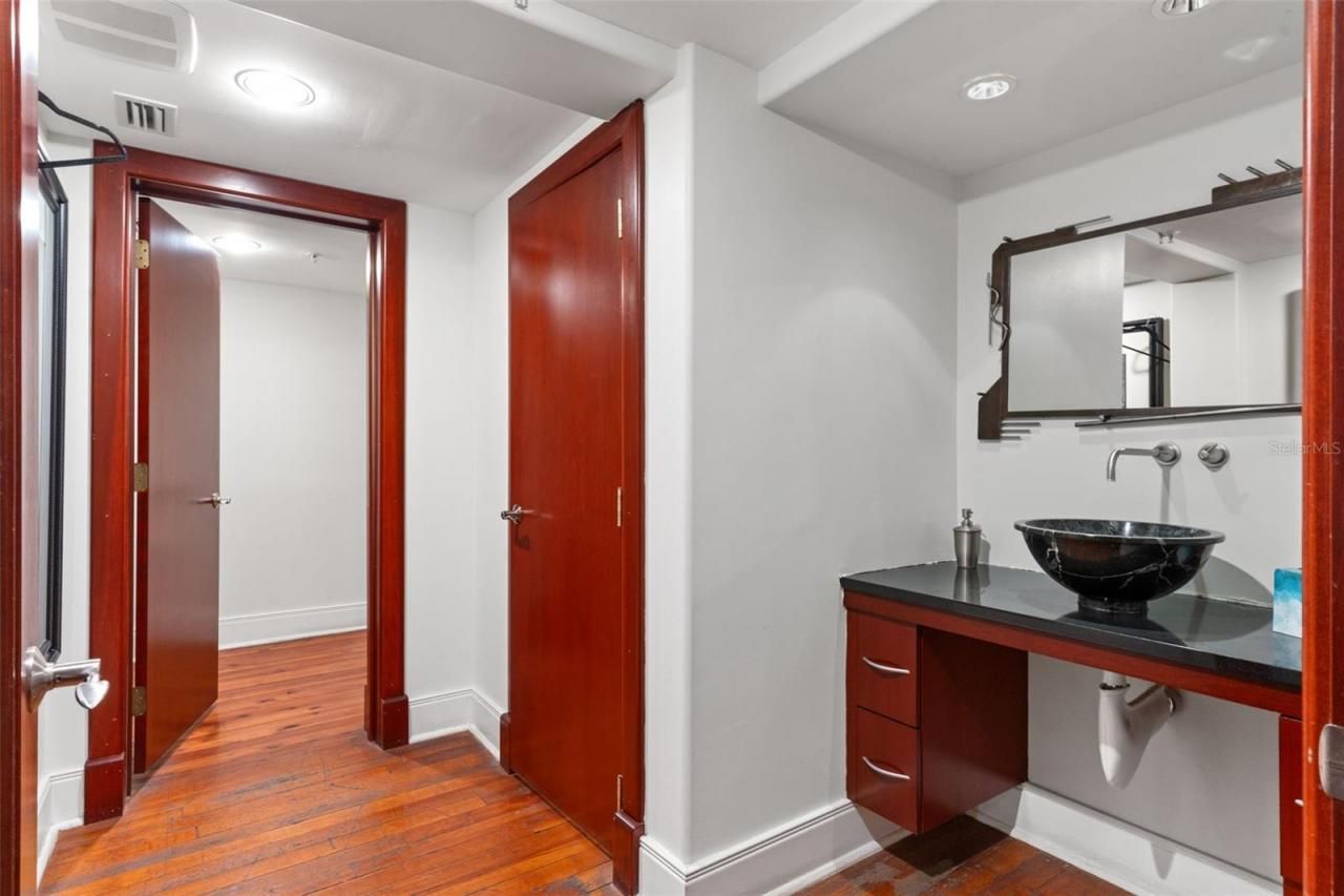 1121 E Twiggs Street, Tampa, FL 33602 Photo