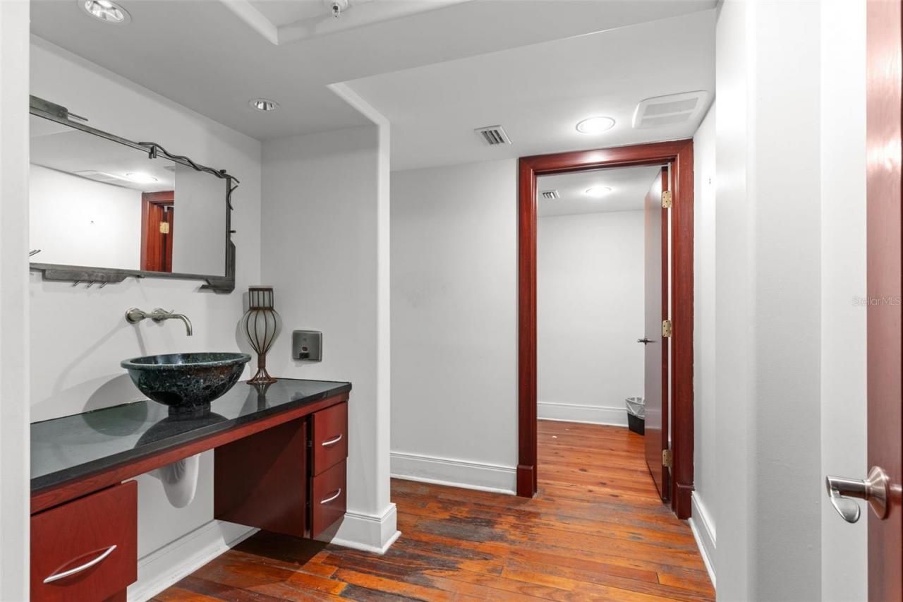 1121 E Twiggs Street, Tampa, FL 33602 Photo