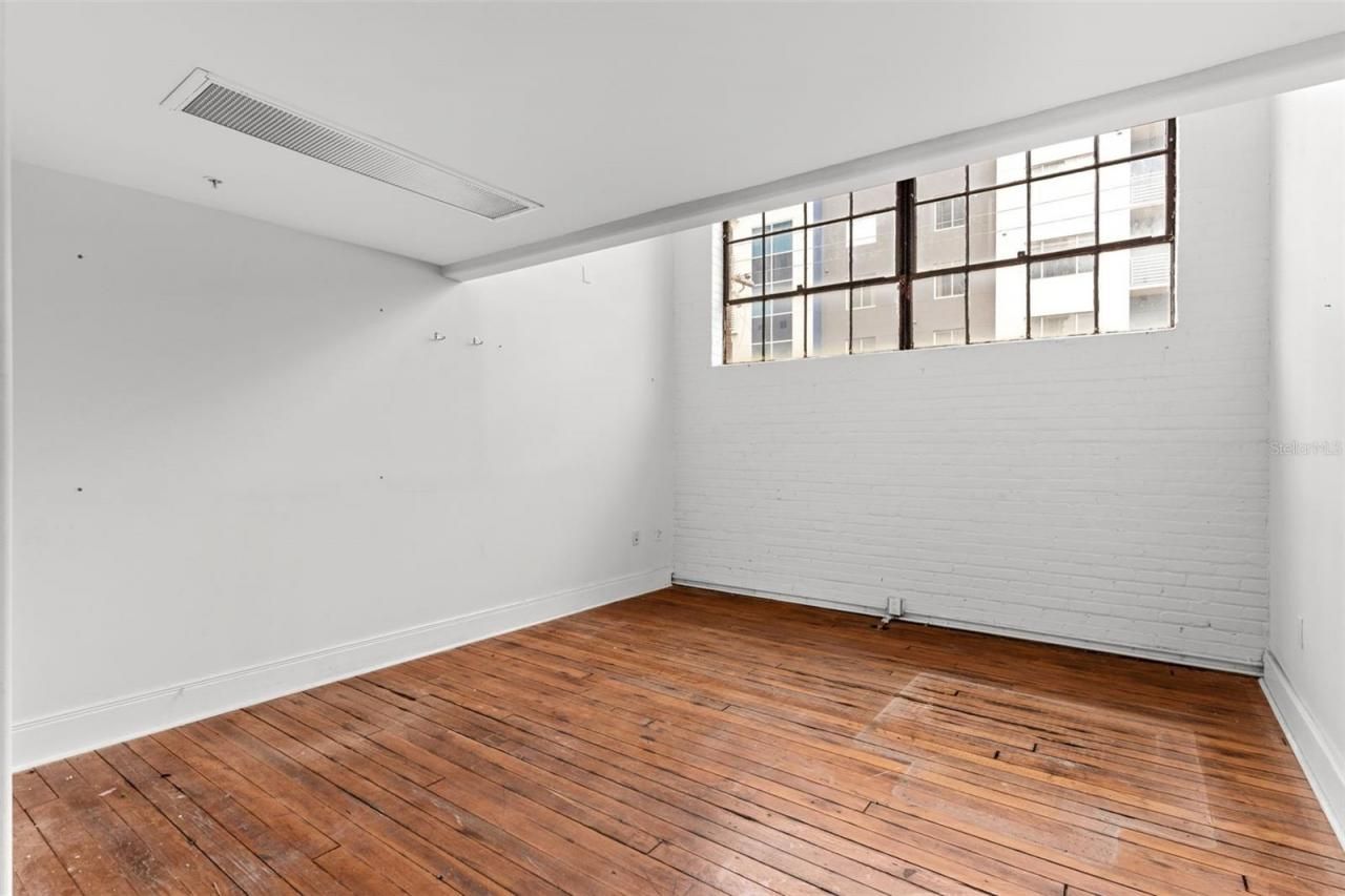 1121 E Twiggs Street, Tampa, FL 33602 Photo