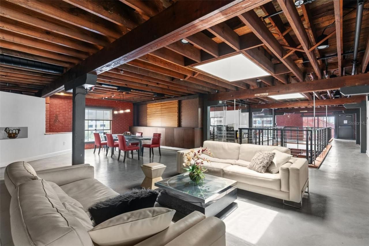 1121 E Twiggs Street, Tampa, FL 33602 Photo