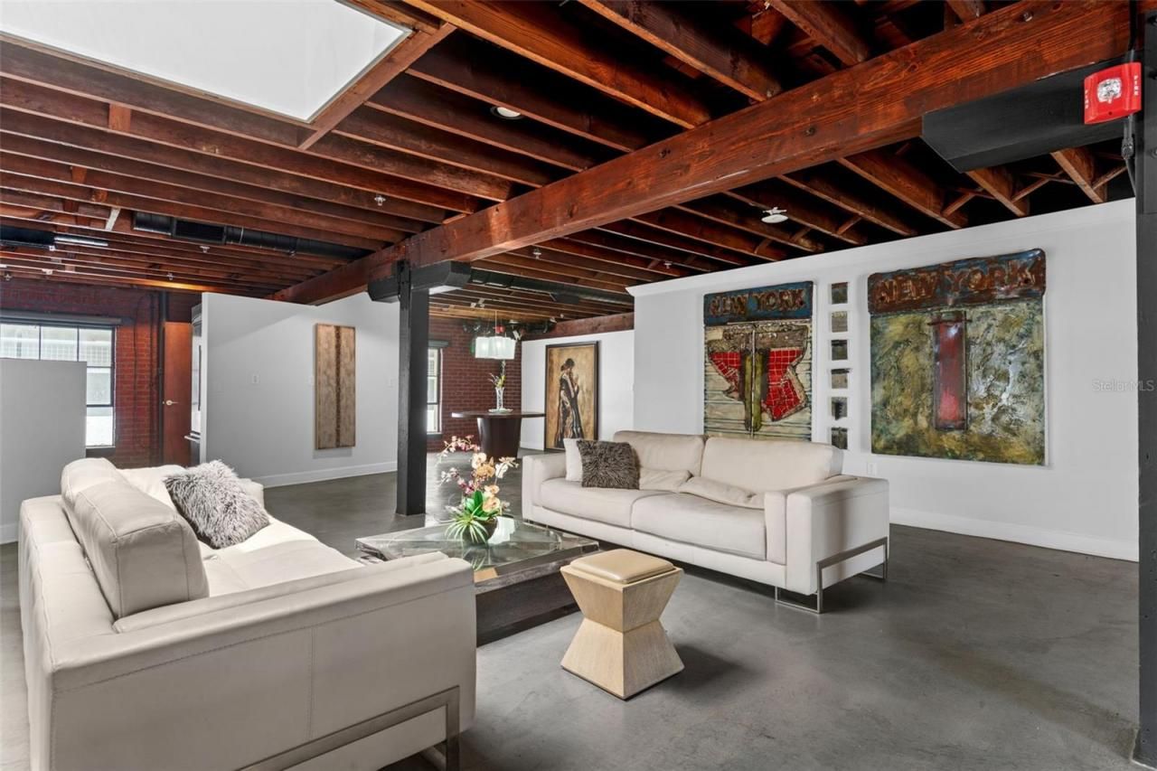 1121 E Twiggs Street, Tampa, FL 33602 Photo