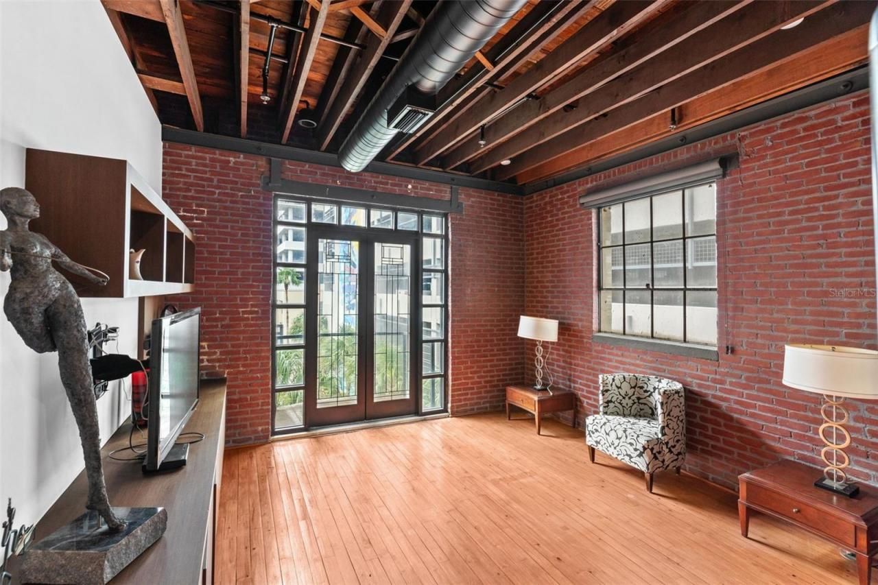 1121 E Twiggs Street, Tampa, FL 33602 Photo