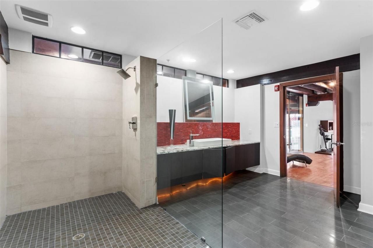 1121 E Twiggs Street, Tampa, FL 33602 Photo