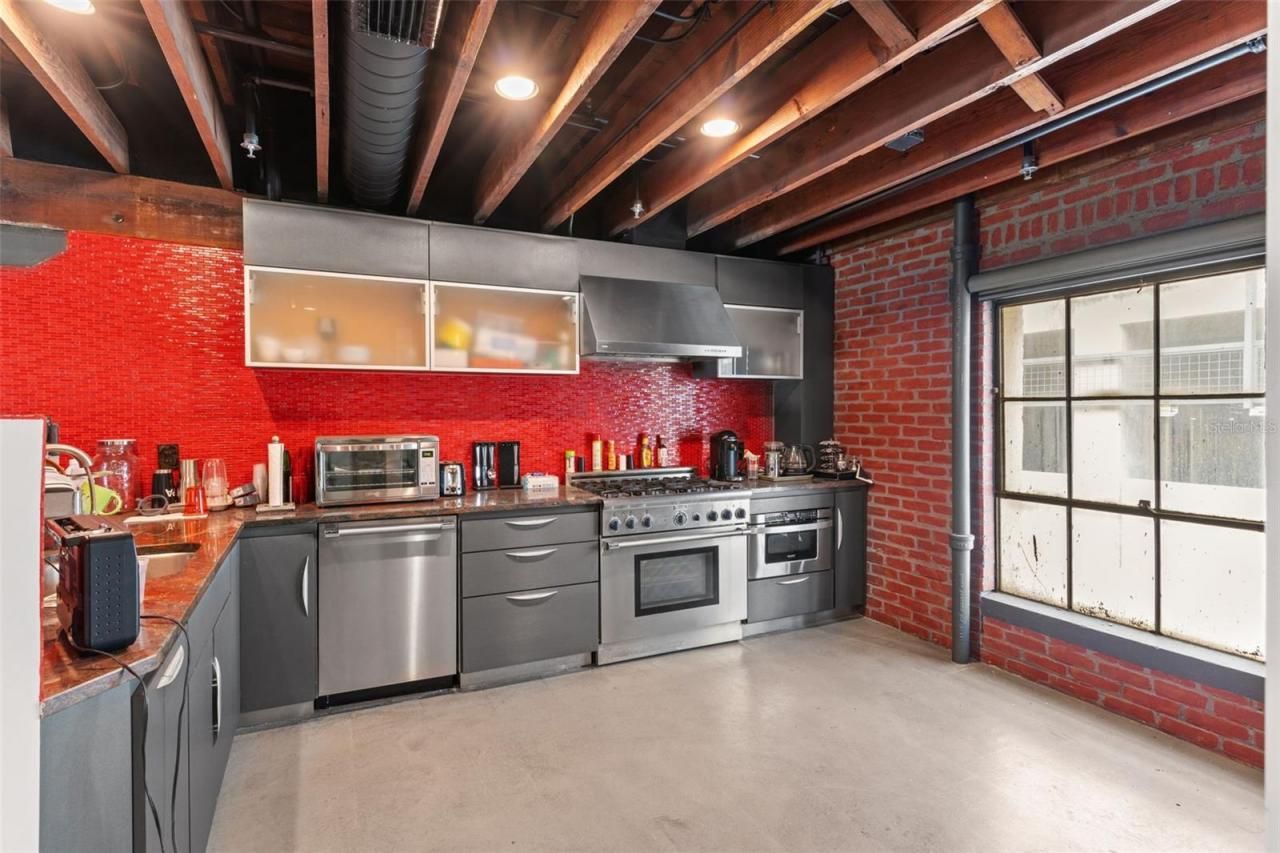 1121 E Twiggs Street, Tampa, FL 33602 Photo