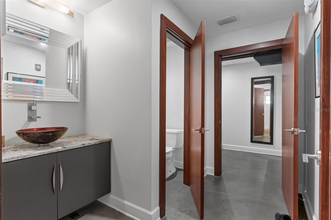 1121 E Twiggs Street, Tampa, FL 33602 Photo