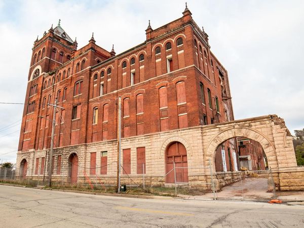 3040 Jackson Street, Unit 3000 & 304, Dubuque, IA 52001