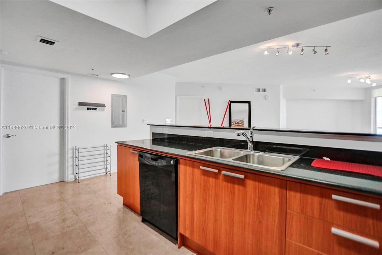 16699 Collins Av, Unit 3105, Sunny Isles Beach, FL 33160 Photo