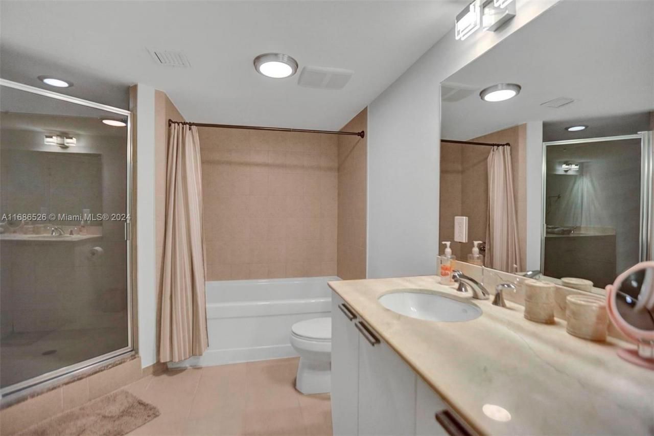 16699 Collins Av, Unit 3105, Sunny Isles Beach, FL 33160 Photo