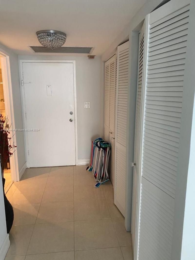 5401 Collins Ave, Unit 412, Miami Beach, FL 33140 Photo