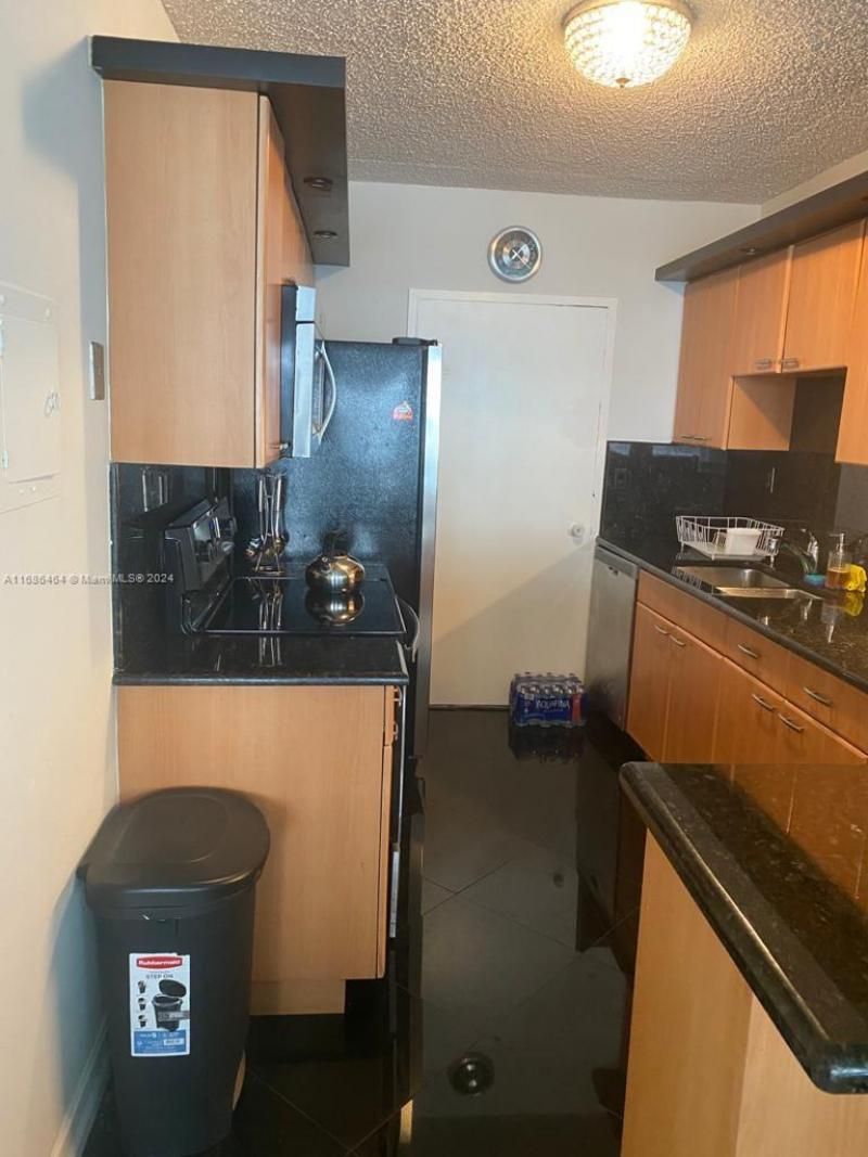 5401 Collins Ave, Unit 412, Miami Beach, FL 33140 Photo