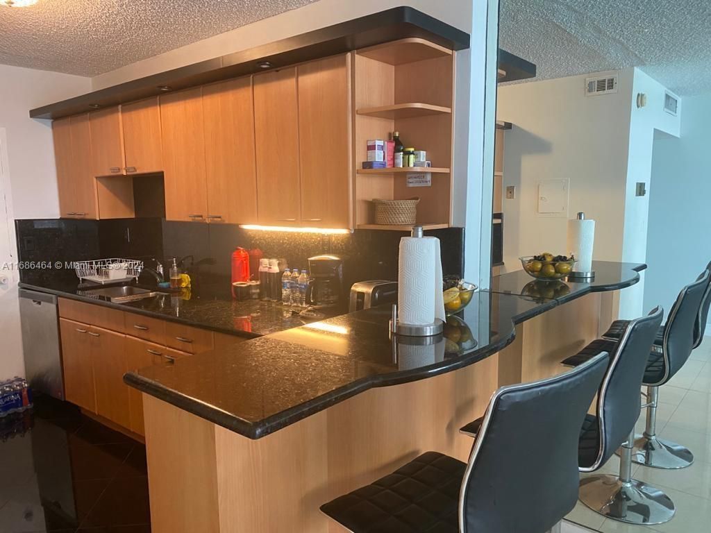 5401 Collins Ave, Unit 412, Miami Beach, FL 33140 Photo