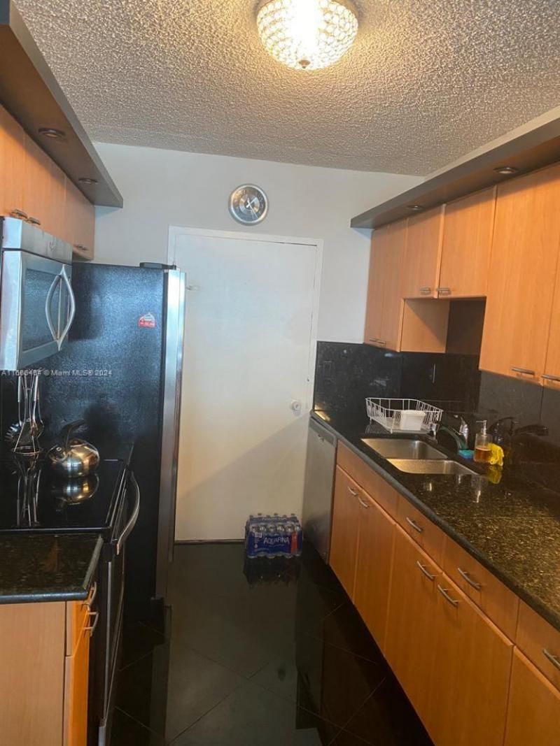 5401 Collins Ave, Unit 412, Miami Beach, FL 33140 Photo