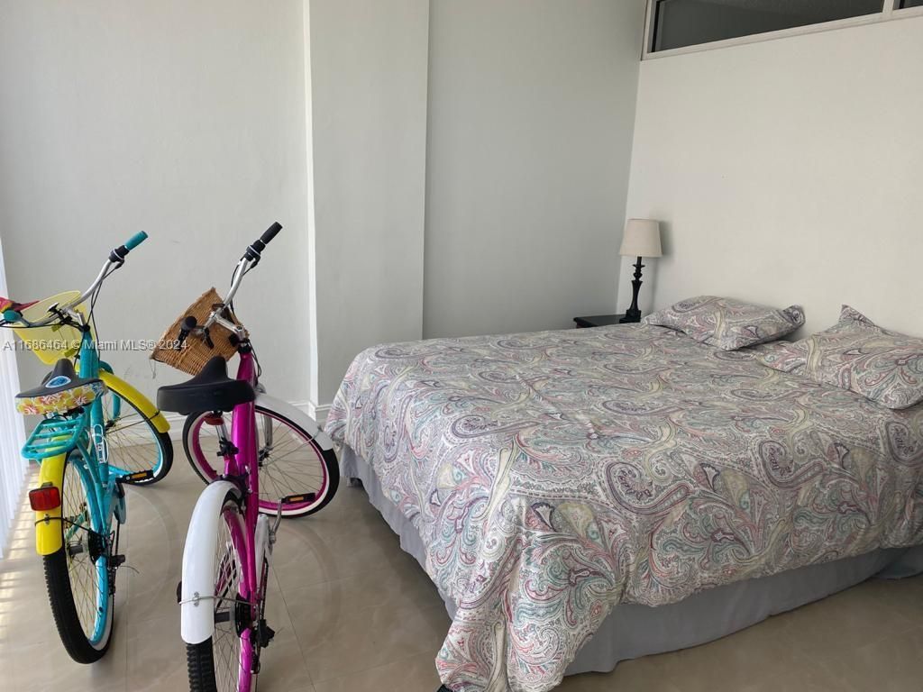 5401 Collins Ave, Unit 412, Miami Beach, FL 33140 Photo