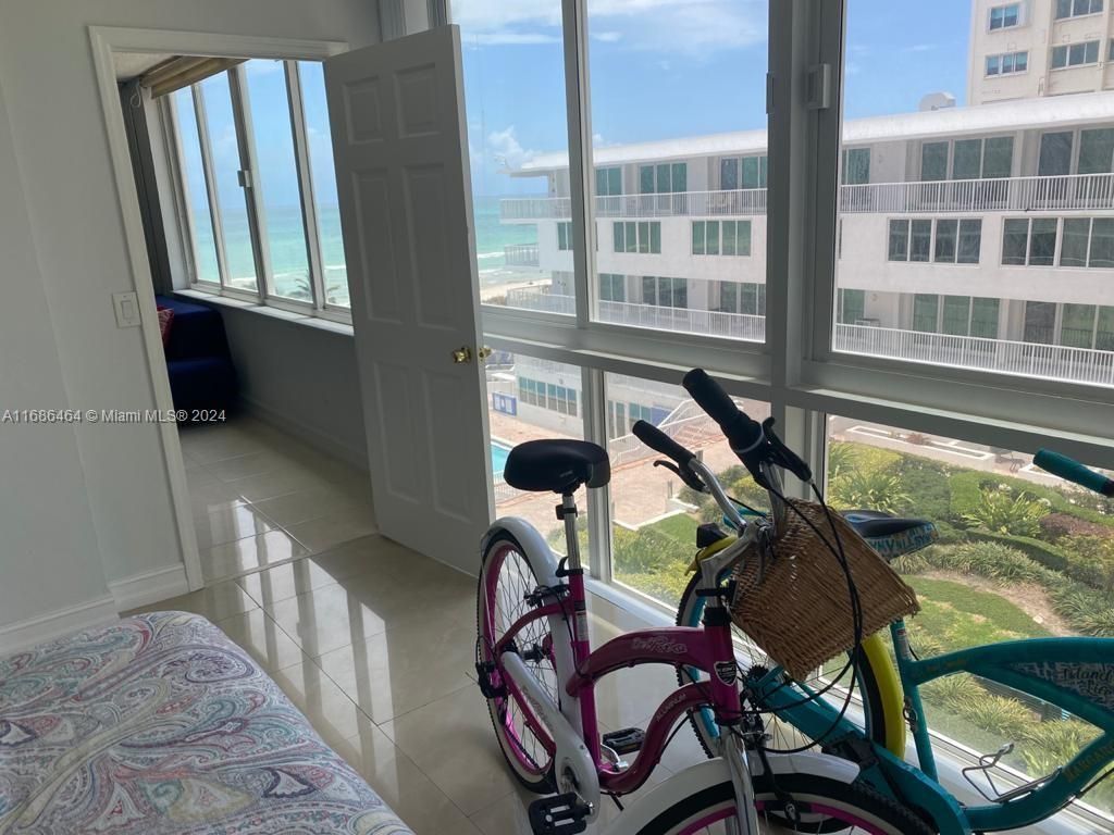 5401 Collins Ave, Unit 412, Miami Beach, FL 33140 Photo