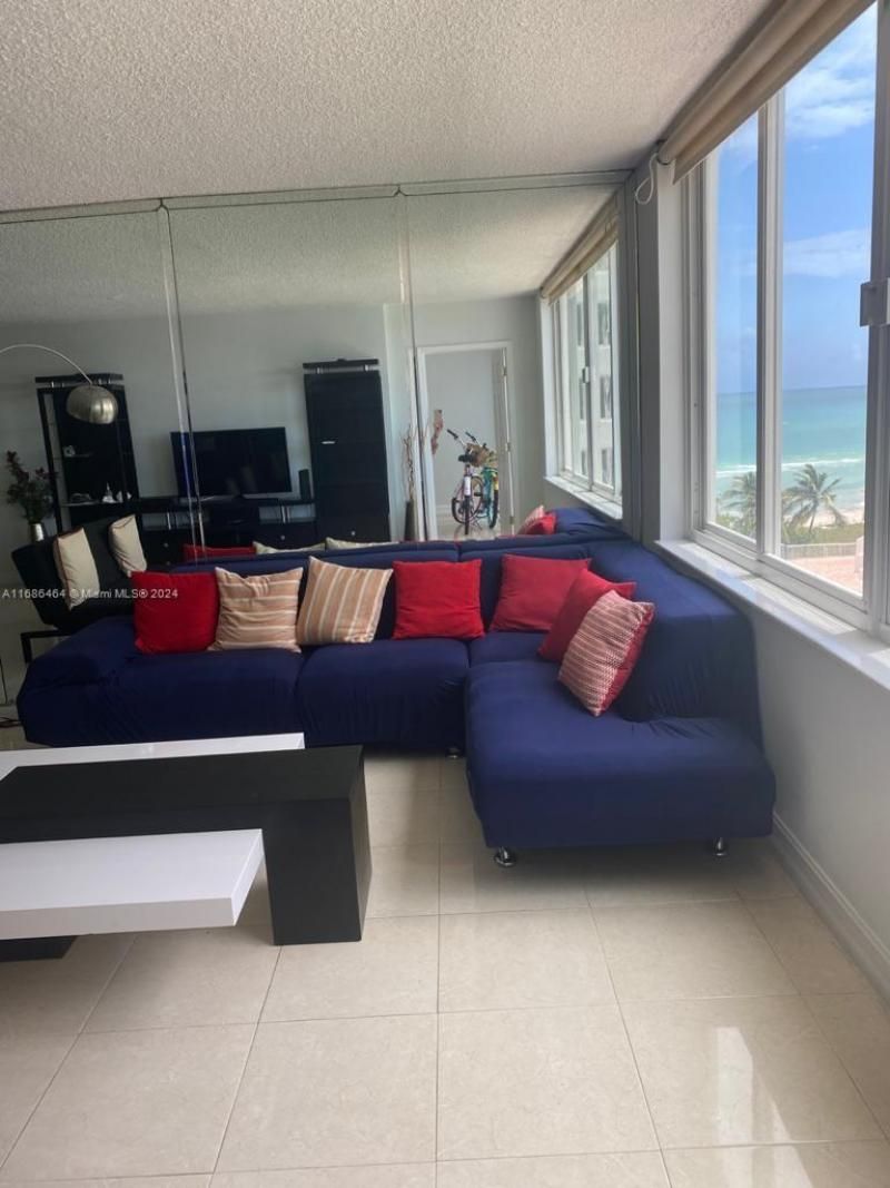 5401 Collins Ave, Unit 412, Miami Beach, FL 33140 Photo