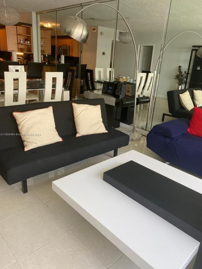 5401 Collins Ave, Unit 412, Miami Beach, FL 33140 Photo