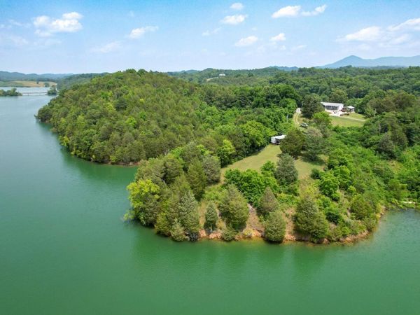 2751 Von Hill Rd, Dandridge, TN 37725